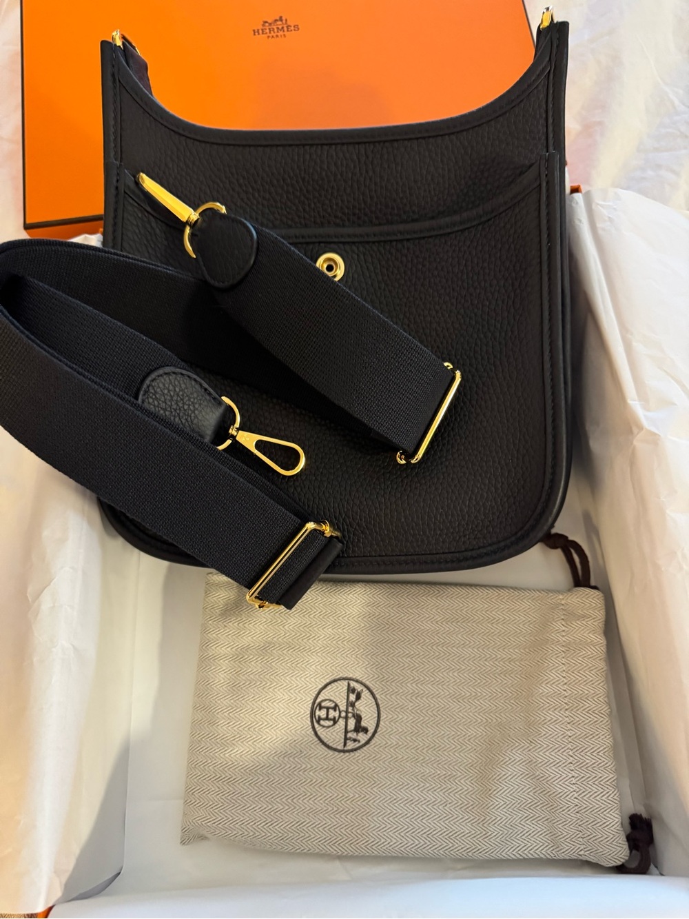 23 Hermes (Caban) Evelyne 23 in Clemence leather Shoulder Bag with Gold Hardware - Picture 5 of 13